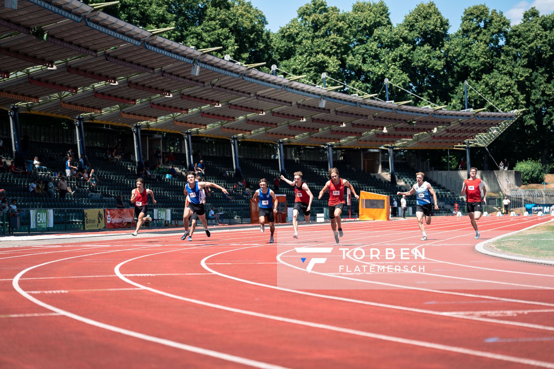 Jakob Buchberger (DSC Oldenburg), Samuel Kedzierski (LG Weserbergland), Luca Winter (TSV Germania Helmstedt), Torben Lillie (VfL Lingen), Milian Zirbus (LG Osterode), Bennett Pauli (VfL Stade), Lucas Vogt (TuS Wunstorf) am 02.07.2022 waehrend den NLV+BLV Leichtathletik-Landesmeisterschaften im Jahnstadion in Goettingen (Tag 1)